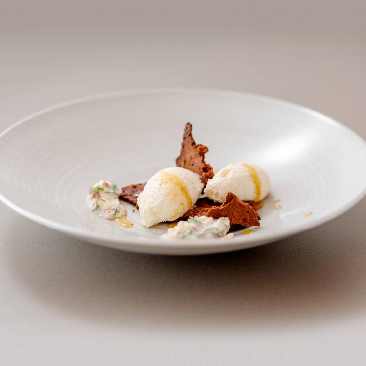 Mousse Honig-Amaretti mit Kakaohonigwaben und Apfelsalat