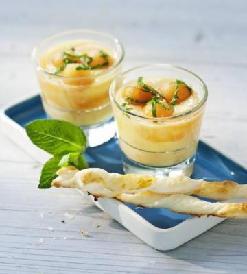 Coupe abricot aux morceaux de melon