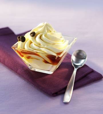 Mousse au chocolat blanc et sauce café-caramel