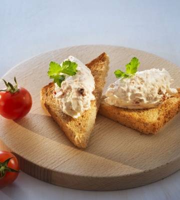 Mousse de jambon aux cornichons et tomates