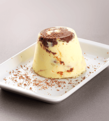 Gefrorener Flan Caramel mit Schokolade