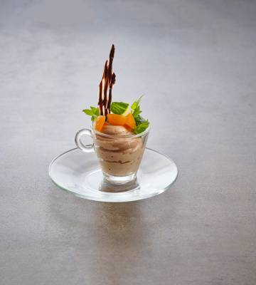 Mousse au Chocolat mit Gurken- und Melonenperlen