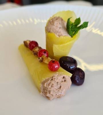 Cornet aux Fruits Confits et Mousse