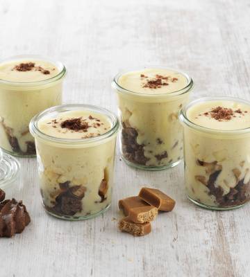 Baileys-Götterspeise mit Bananen und Guetzli 