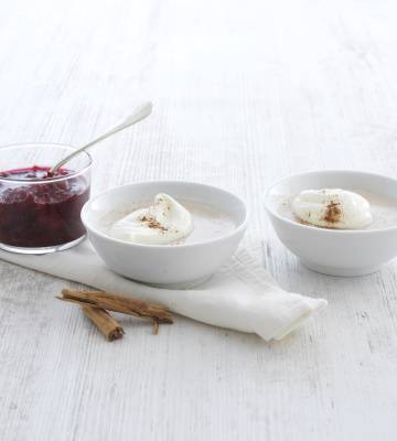 Zimt-Flan mit Amaretto-Zwetschgen 