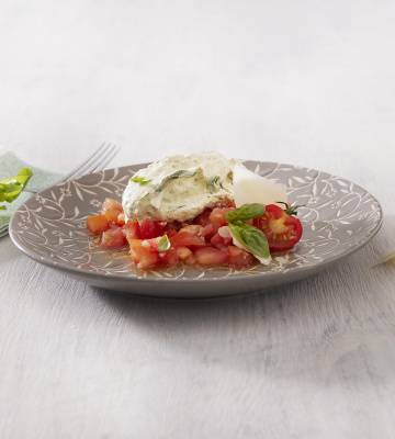 Basilikum-Mousse auf Tpmaten-Beet