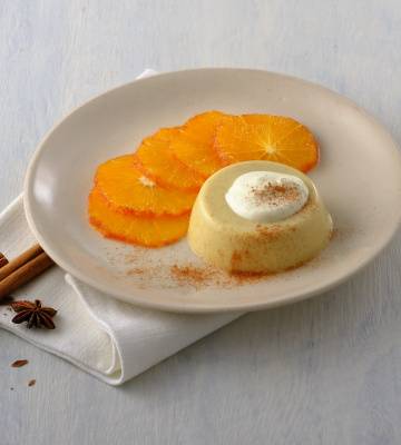 Vanille-Zimt-Flan mit Gewürzorangen