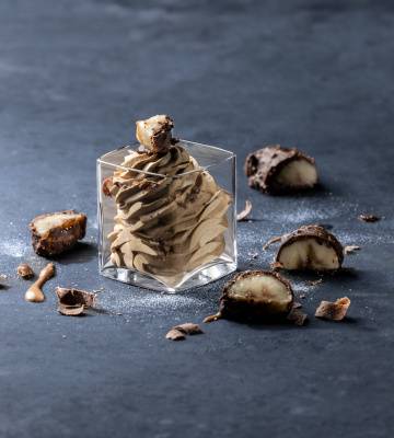 Espresso-Mousse mit Schokoladen-Bananen