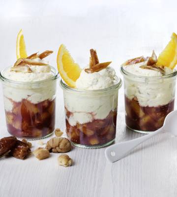 Mousse choco et marron avec de la salade d’orange aux dattes 