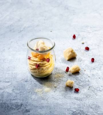 Mousse Aprikose mit Aprikosenschwamm & Granatapfel 