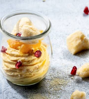 Mousse Aprikose mit Aprikosenschwamm & Granatapfel 